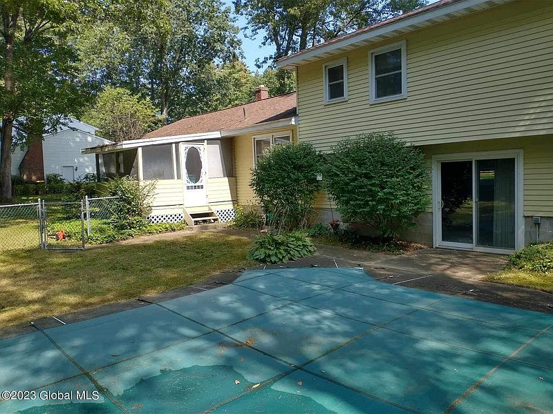 5th image of 20 Woodlake Drive