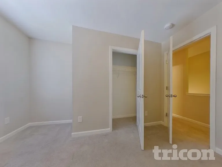 1042 Sutherland Dr — Photo 8
