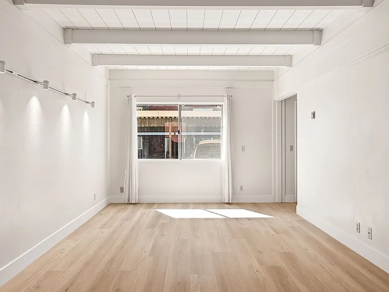 532 Tyrella Ave #45 — Photo 4