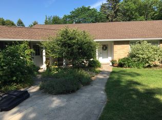 1012 Forest Hill Dr, Green Bay, WI 54311