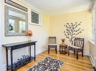 76 Murray Ave, Port Washington, NY 11050