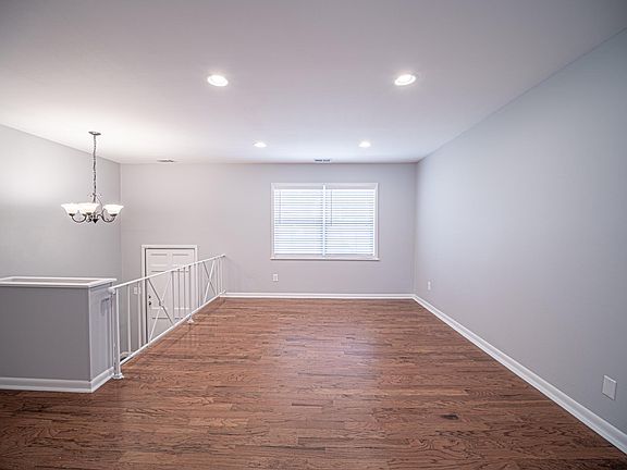3rd image of 2432 Carolyn Dr SE