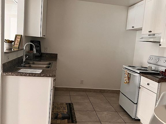 5th image of 12713 Branford St #209