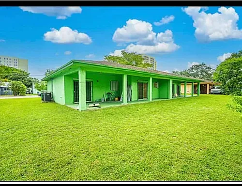 2320 NW 52nd St #A Photo 1