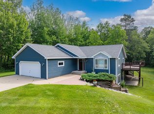 25330 Island View Dr, Cohasset, MN 55721
