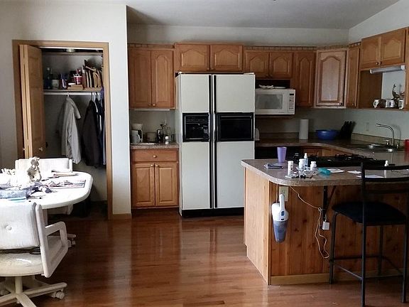 2nd image of 5240 E 31st St