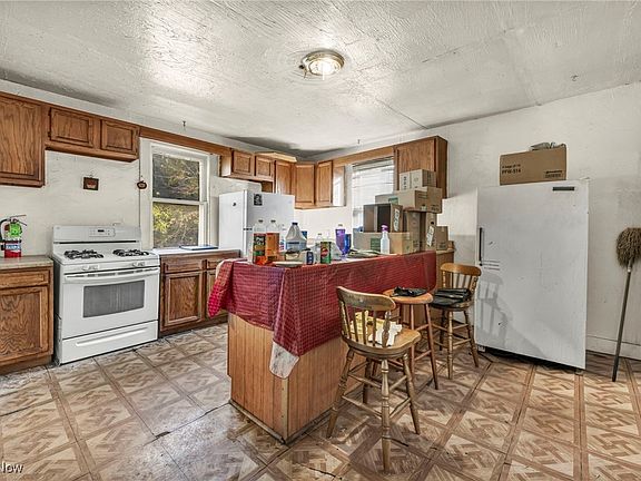 4th image of 2429 E 84th St