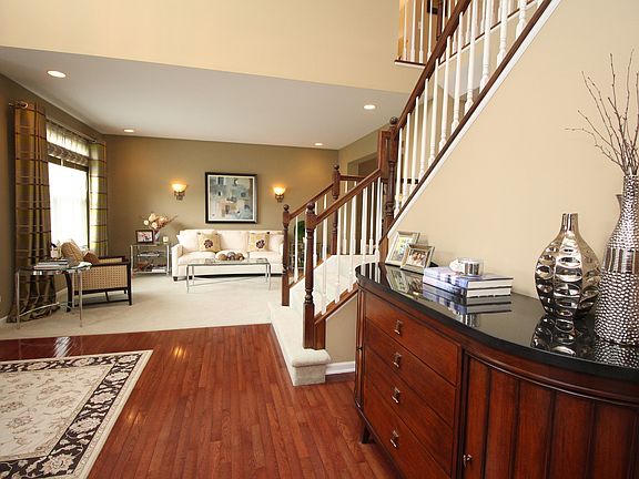 2nd image of 1520 Russell Dr