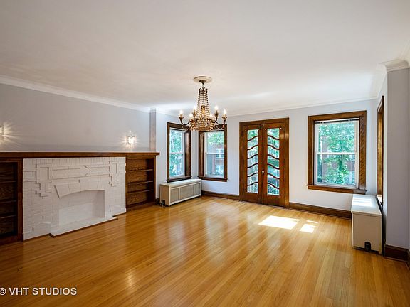 3rd image of 5806 N Artesian Ave