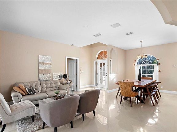 5th image of 2842 Dumont Ln