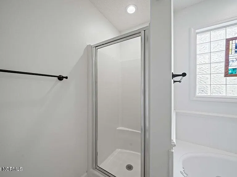 195 Adams Cir — Photo 14