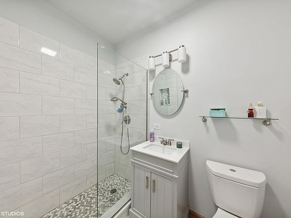 5th image of 1937 N Albany Ave #1