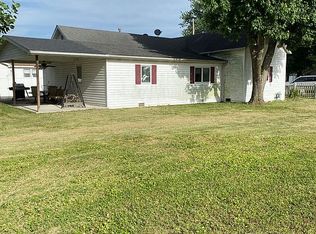 132 Maple St, Carrollton, IL 62016