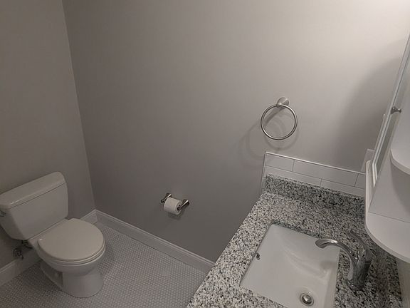 5th image of 365 Shirley St #2