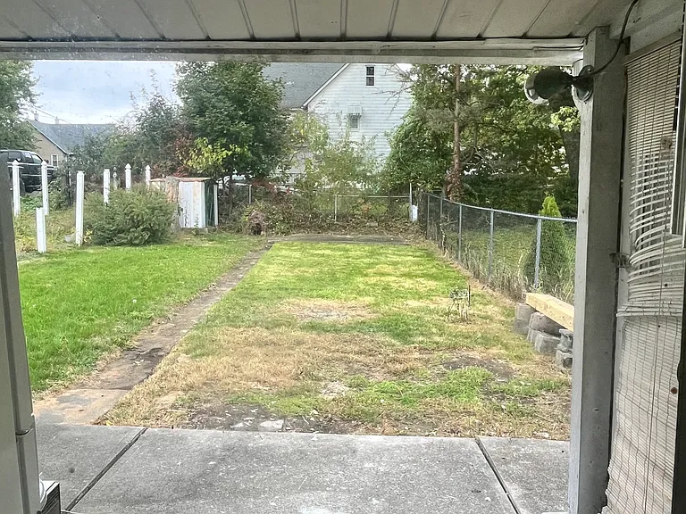 1142 Hampton St — Photo 9