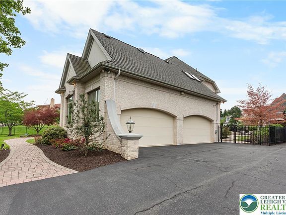 3rd image of 758 Benner Rd
