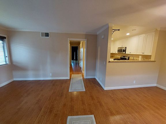 4th image of 927 S Downey Pl