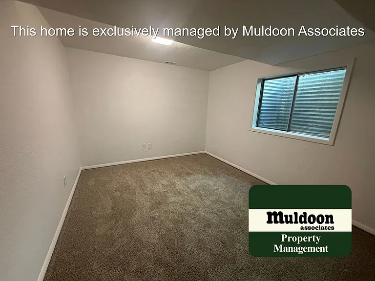 2958 Roche Dr N — Photo 26