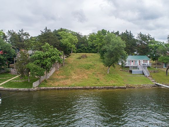 3rd image of Royal Oak Ln