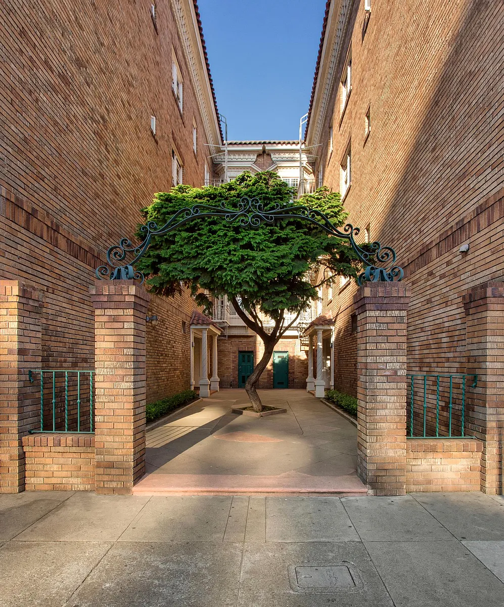 Building Photo - 650 Stanyan St #105