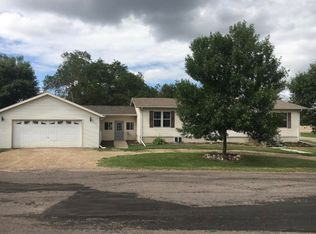 515 E 4th Ave, Groton, SD 57445