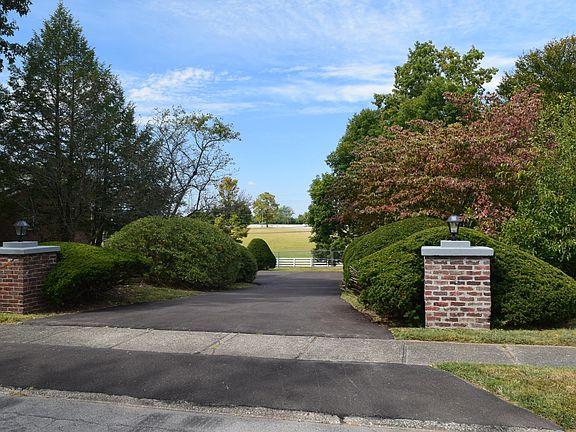 2nd image of 1617 Kensington Way