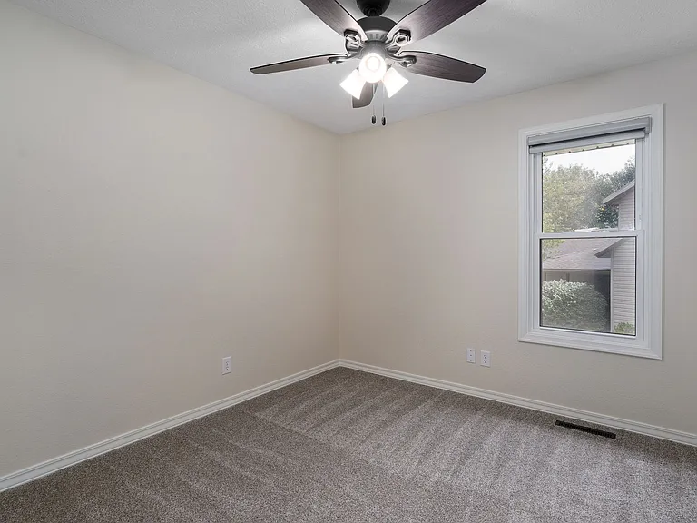 2921 S Eldon Ave — Photo 28