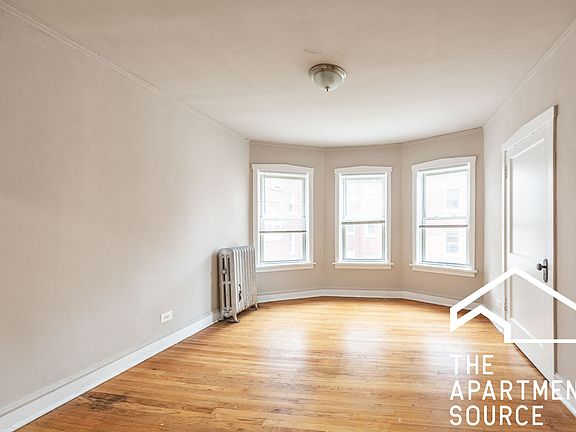 3rd image of 4027 W Melrose St APT 2S
