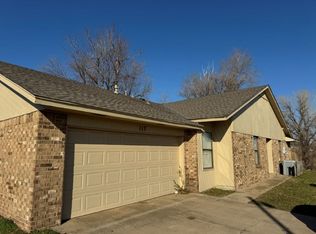 117 NE 21st St, Moore, OK 73160