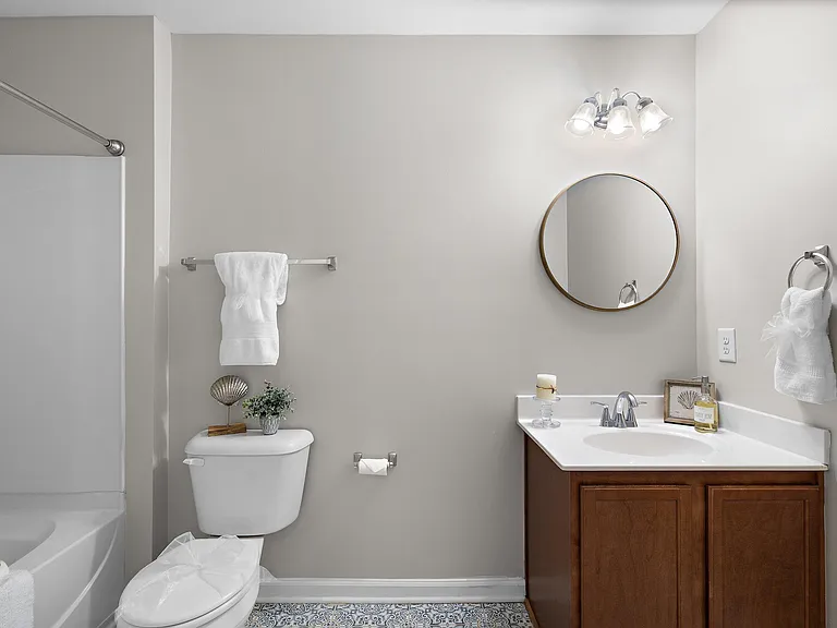 120 Point Comfort Ln — Photo 32