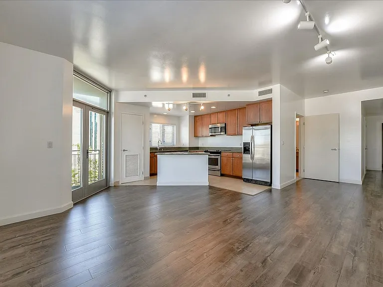 175 W Saint James St #508 — Photo 4
