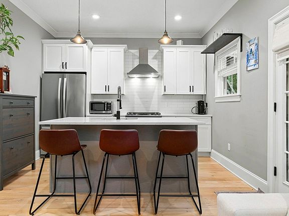 3rd image of 138 Trenton St #2