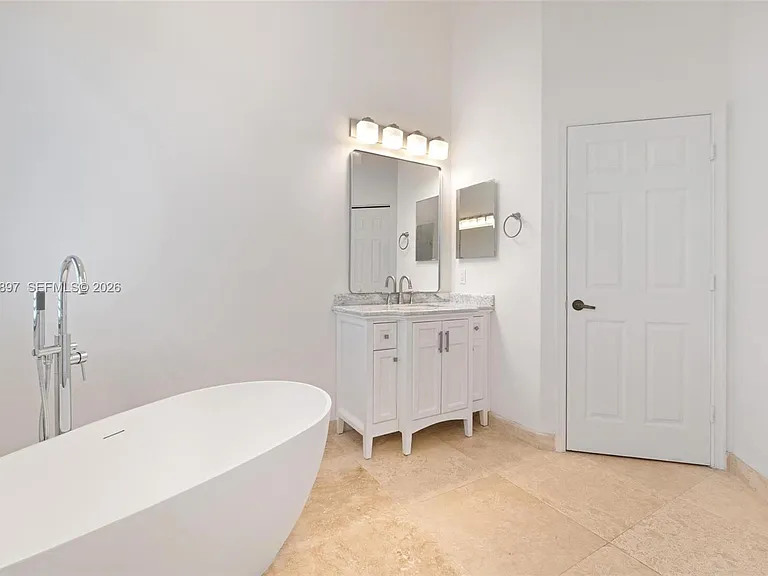 1666 Victoria Pointe Cir — Photo 52