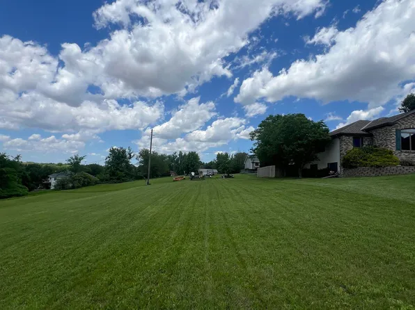 1704 Beaver Lake Blvd, Plattsmouth, NE 68048