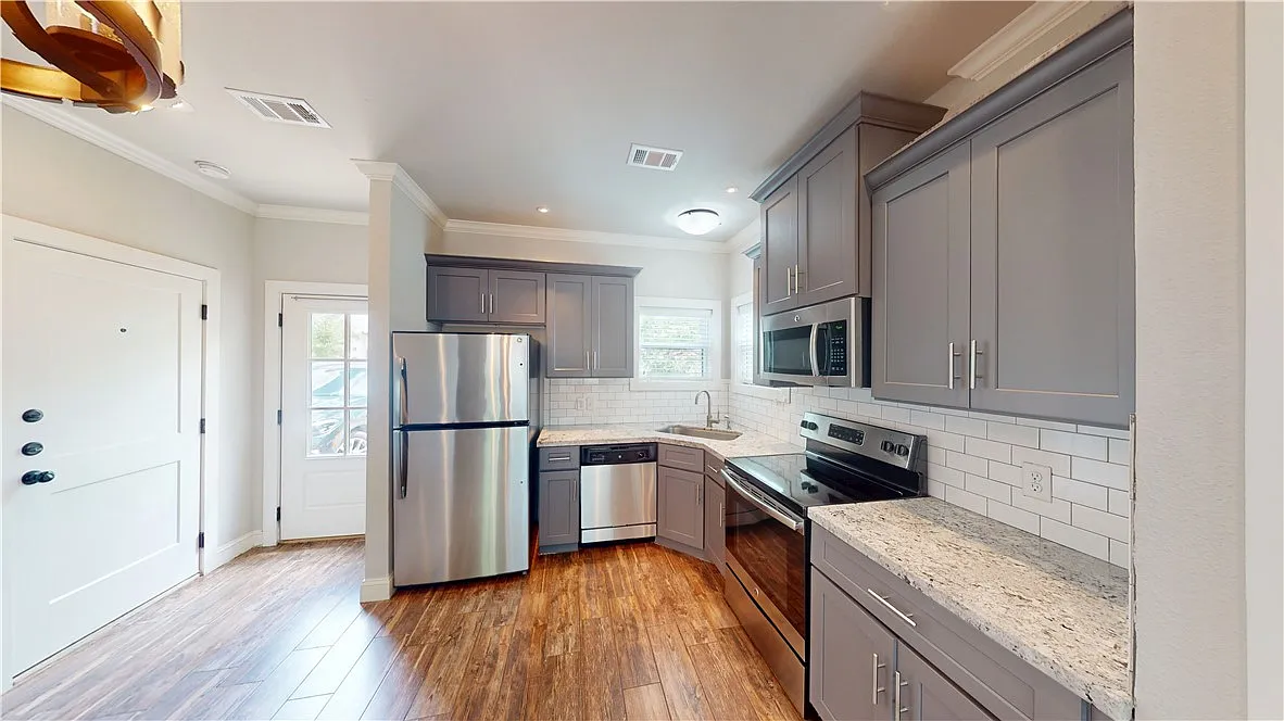 1 bed, 1.5 bath, 1387 sqft, $1,500 — Photo 3