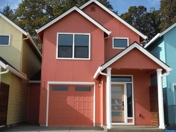 1176 S 11th St, Independence, OR 97351