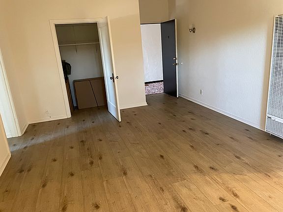 5th image of 1134 E Lexington Dr
