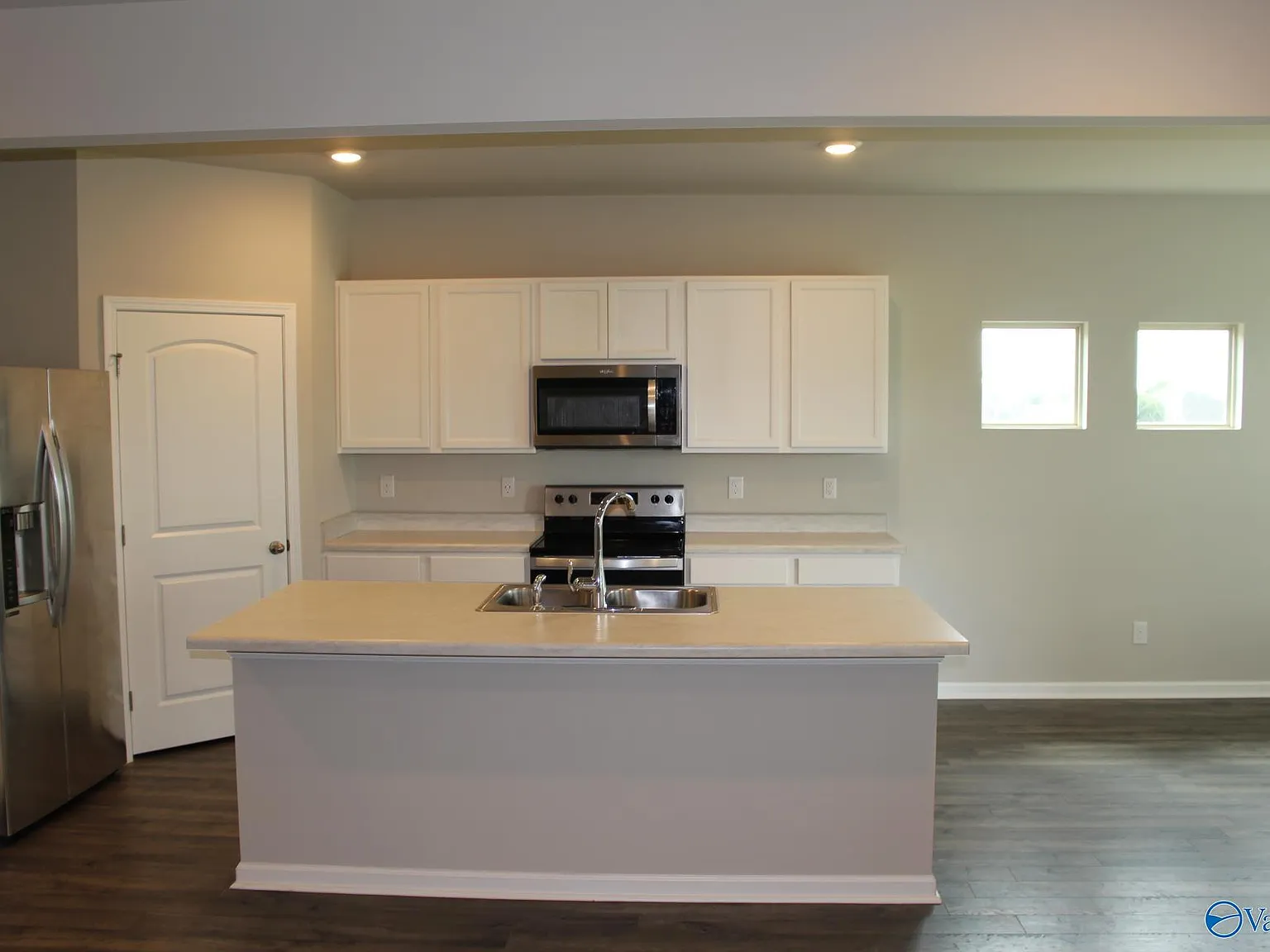 4 bed, 3.0 bath, 2019 sqft, $1,950 — Photo 4