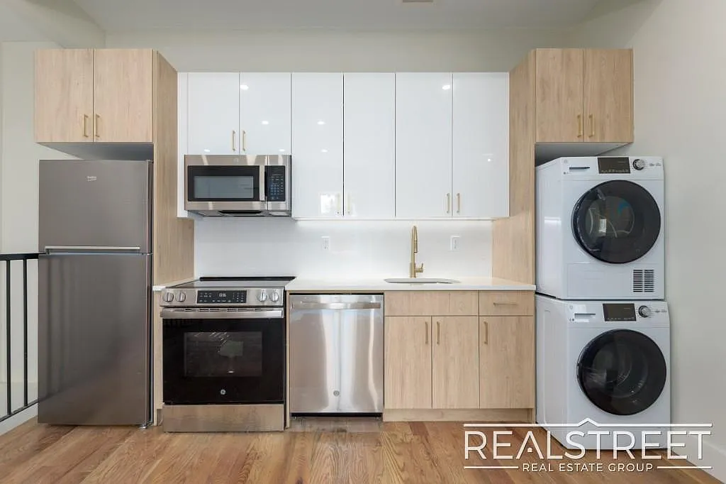980 Kent Avenue — Photo 2