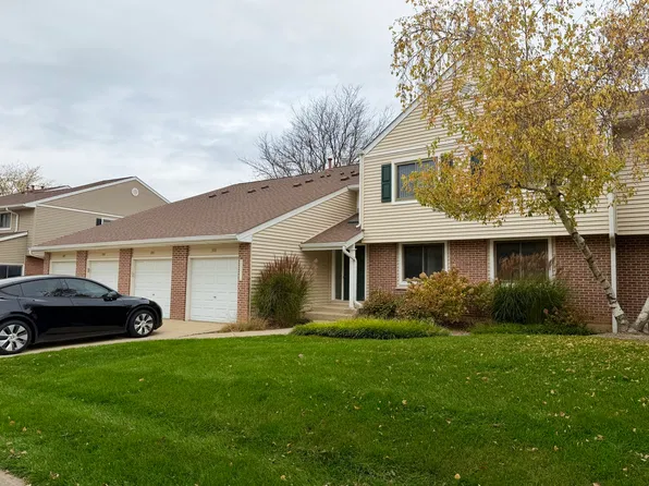 938 Hidden Lake Dr #938, Buffalo Grove, IL 60089