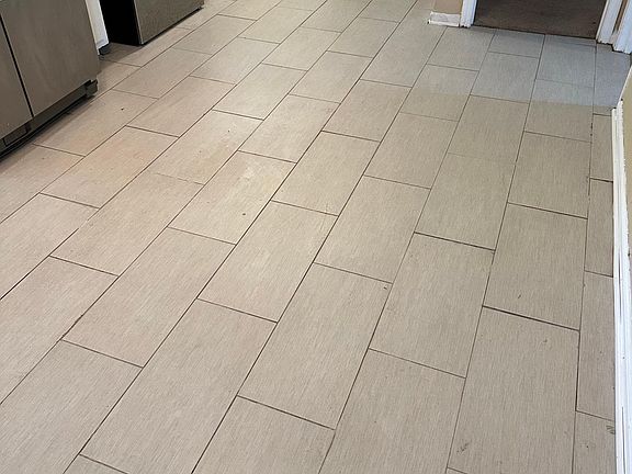 4th image of 227 Kingswood Rd
