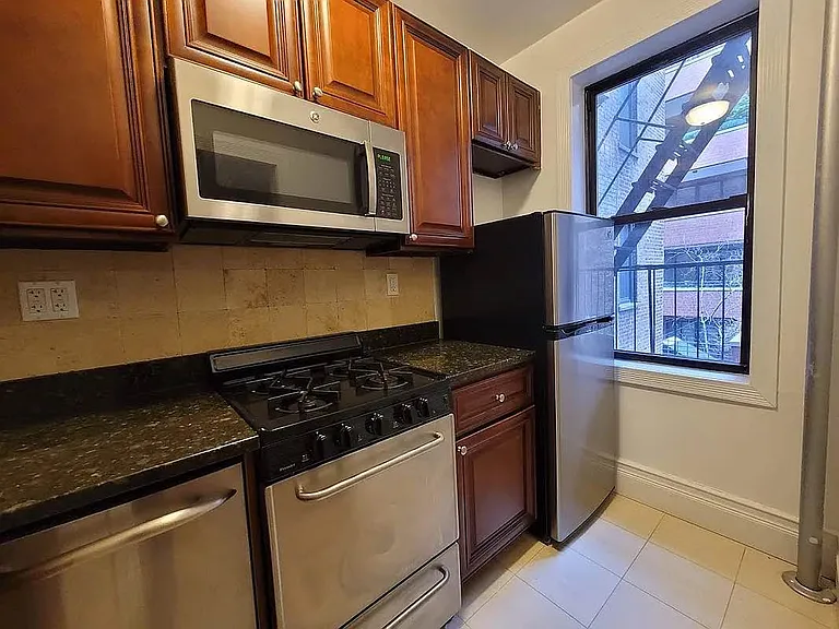 150 W 21st St #3N — Photo 4