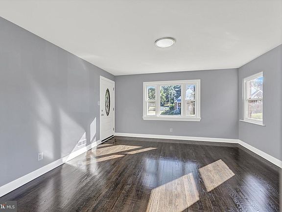 5th image of 19 Belhaven Dr