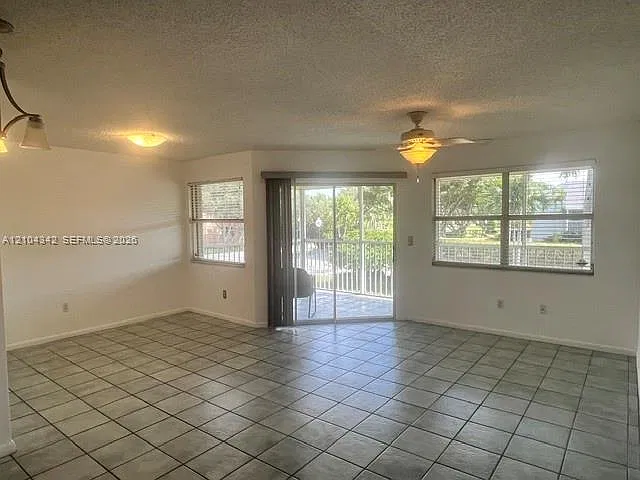 Keys Gate Condo No Two — Photo 4