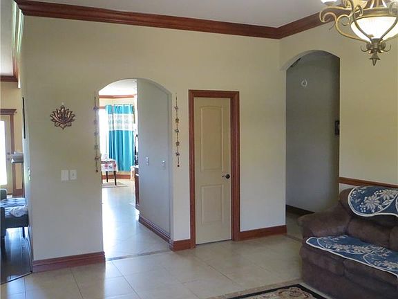 4th image of 3903 SW Banbury Dr