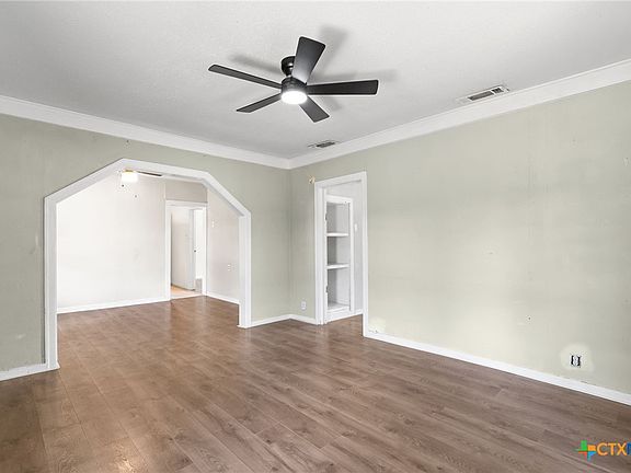 5th image of 307 Crockett St