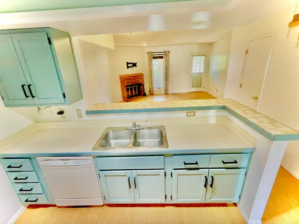 5051 Garrison St APT 8, Wheat Ridge, CO 80033