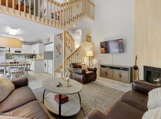 1044 Beaver Pond Rd, Lanesborough, MA 01237