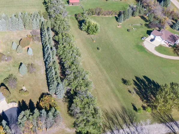 10750 Chokecherry Dr, Bismarck, ND 58503