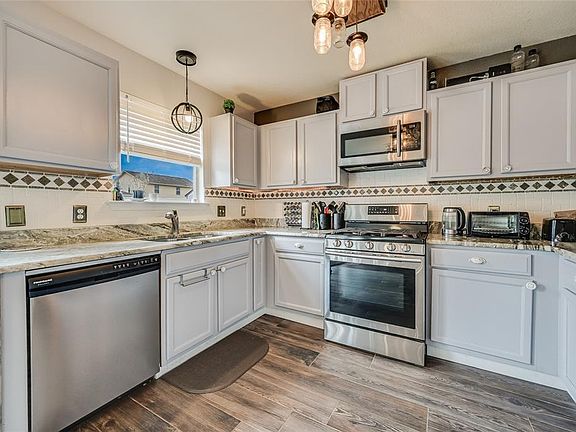 4th image of 676 Goldenrod St